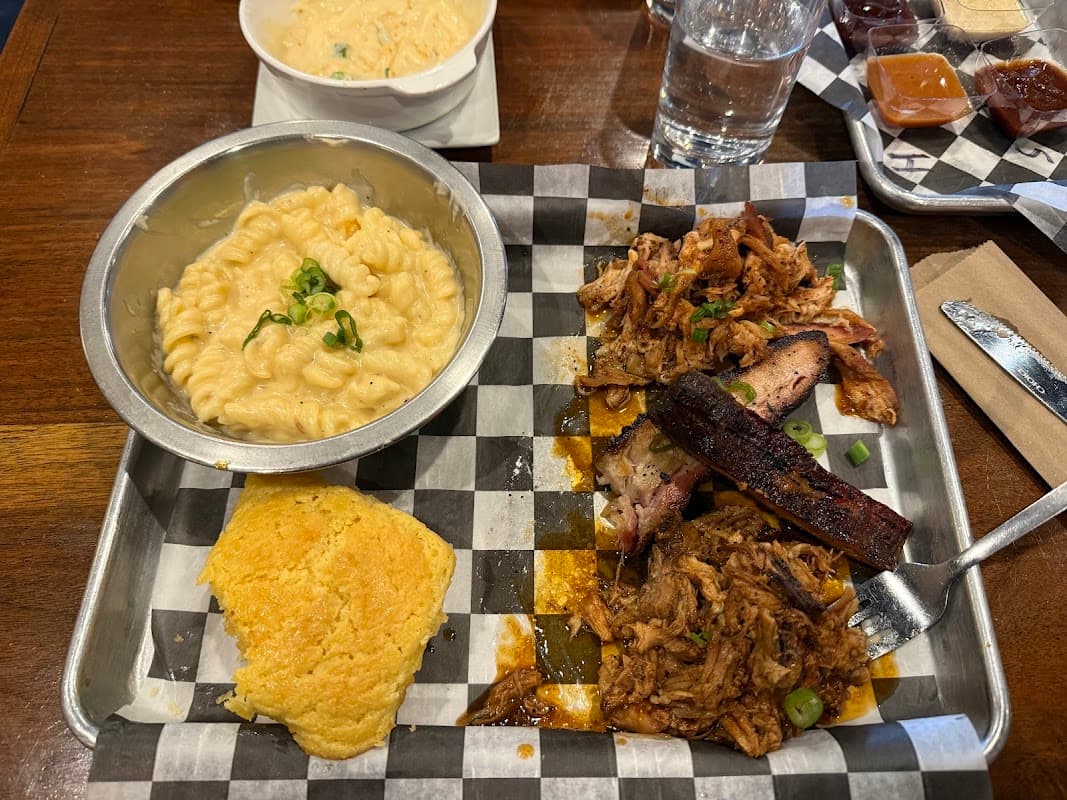 Embers Smokehouse and Tap restaurant photo