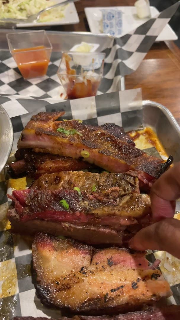 Embers Smokehouse and Tap restaurant photo