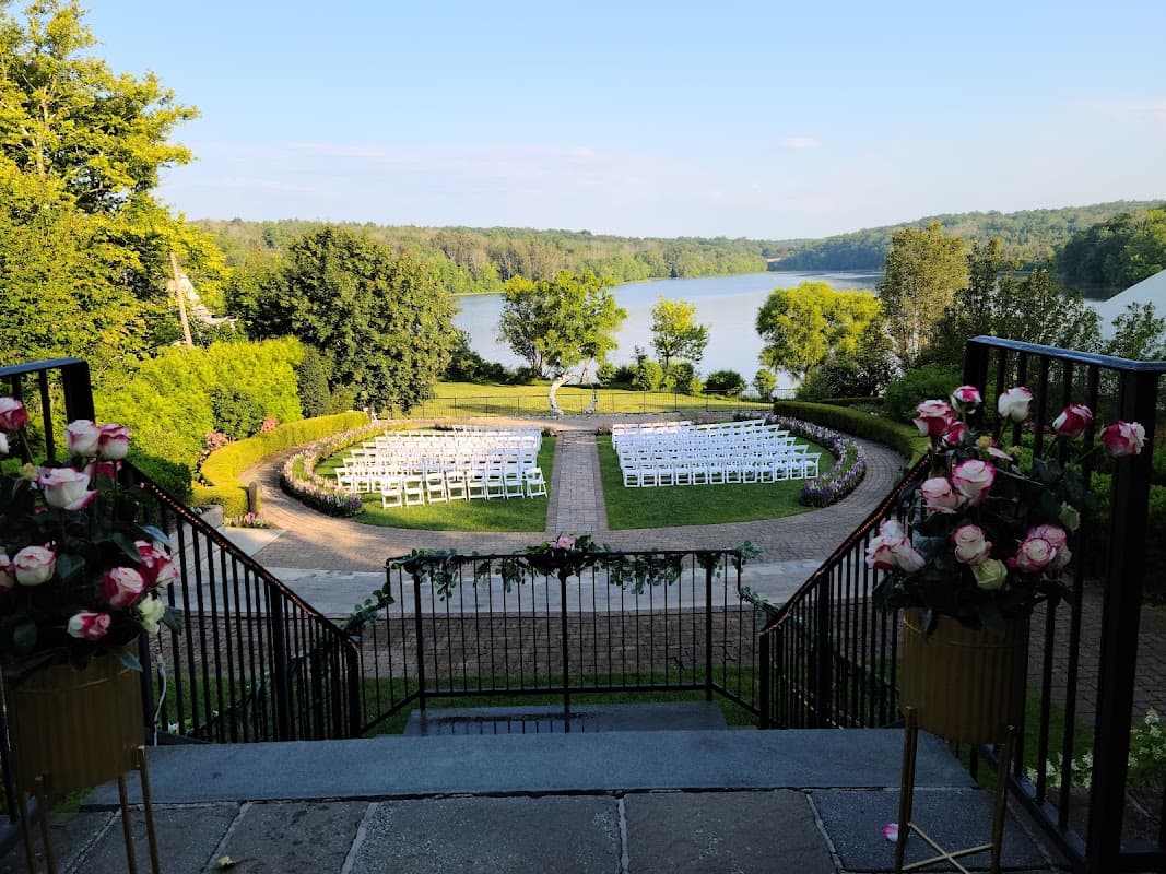 The Lake House Inn restaurant photo