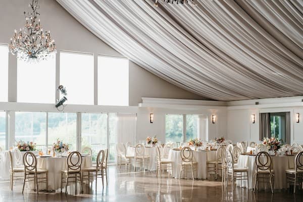 The Lake House Inn restaurant photo